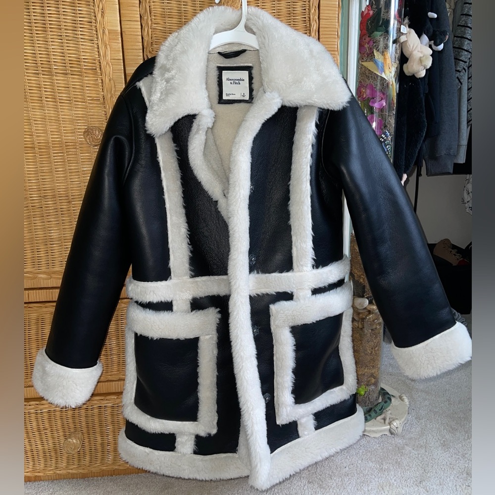 Abercrombie & Fitch NWOT black leather jacket with white fur accents